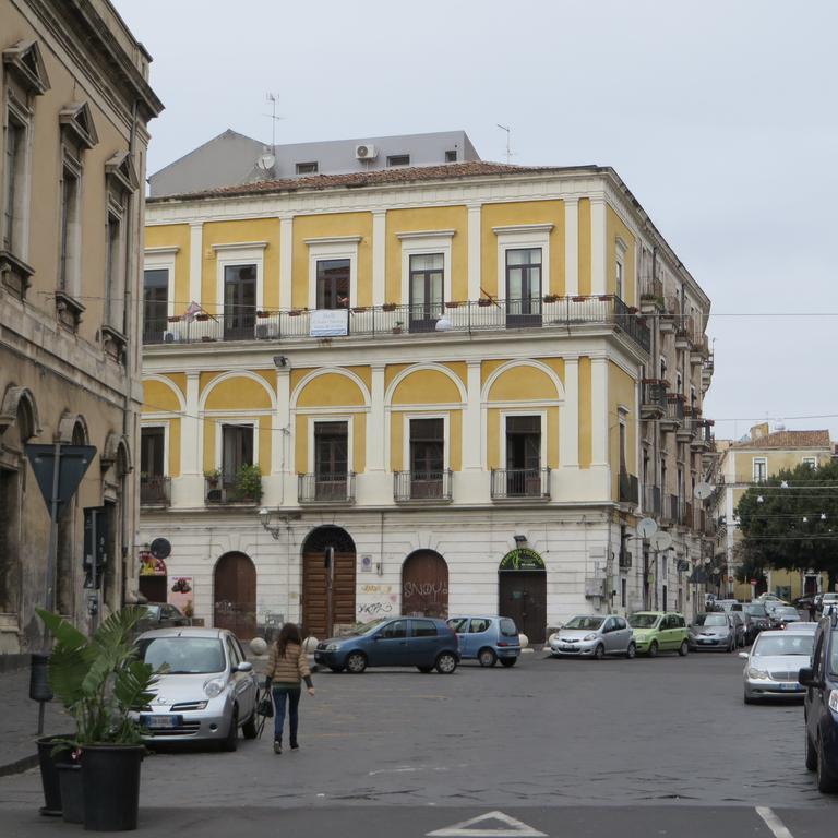 B&B Al Teatro Massimo คาตาเนีย ภายนอก รูปภาพ