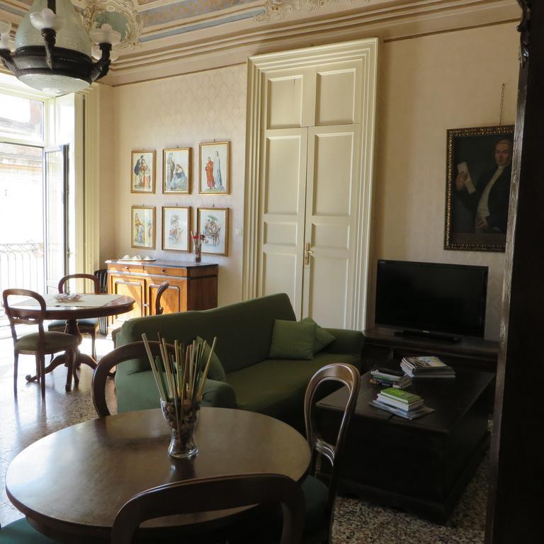 B&B Al Teatro Massimo คาตาเนีย ภายนอก รูปภาพ