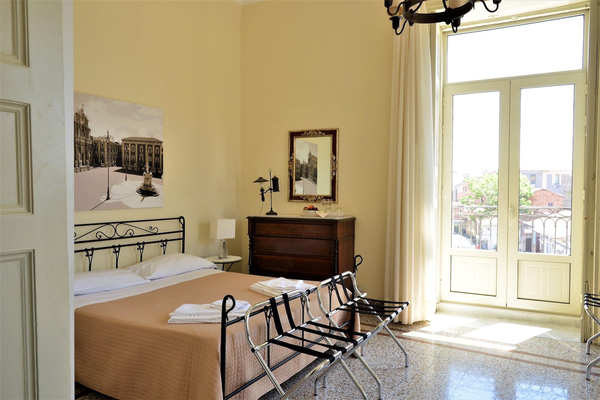 B&B Al Teatro Massimo คาตาเนีย ภายนอก รูปภาพ