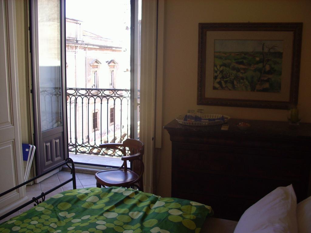 B&B Al Teatro Massimo คาตาเนีย ภายนอก รูปภาพ