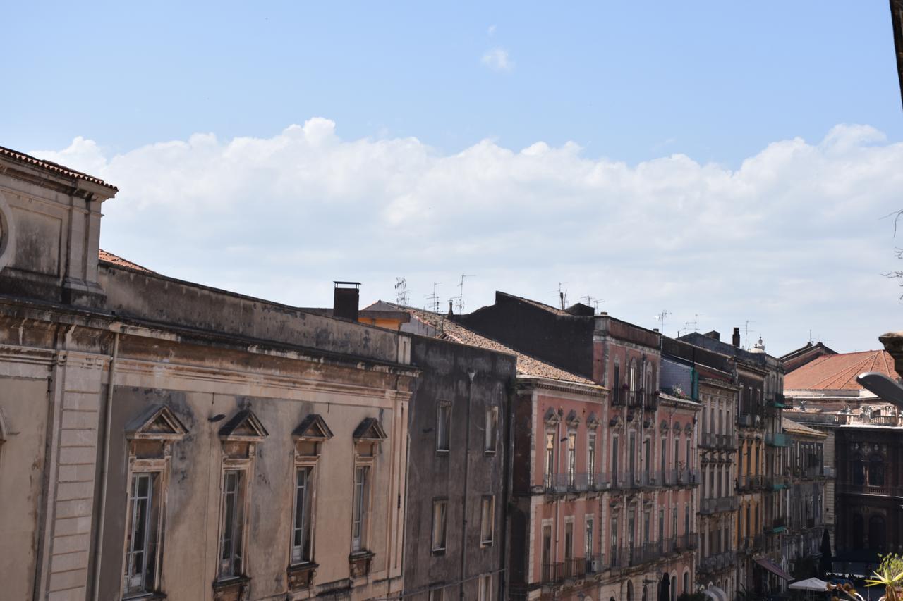 B&B Al Teatro Massimo คาตาเนีย ภายนอก รูปภาพ