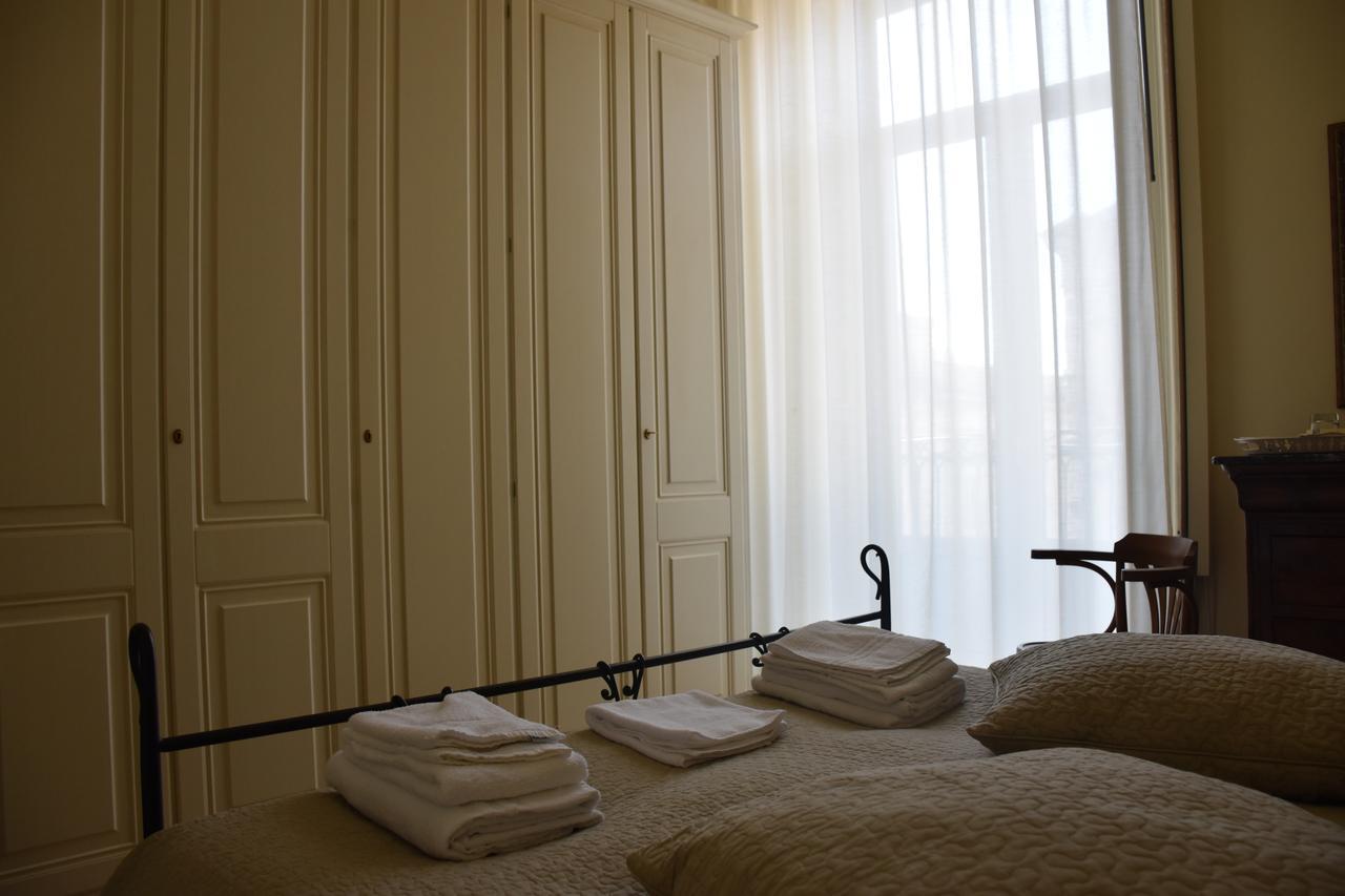 B&B Al Teatro Massimo คาตาเนีย ภายนอก รูปภาพ