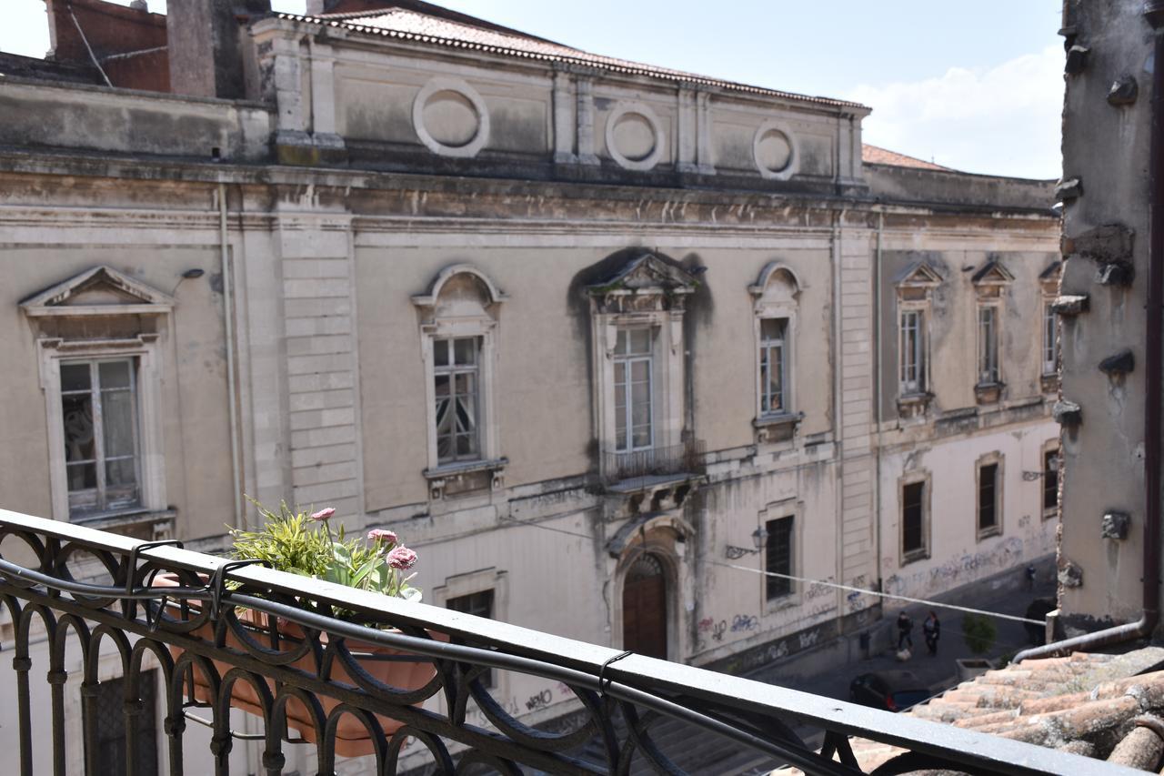 B&B Al Teatro Massimo คาตาเนีย ภายนอก รูปภาพ