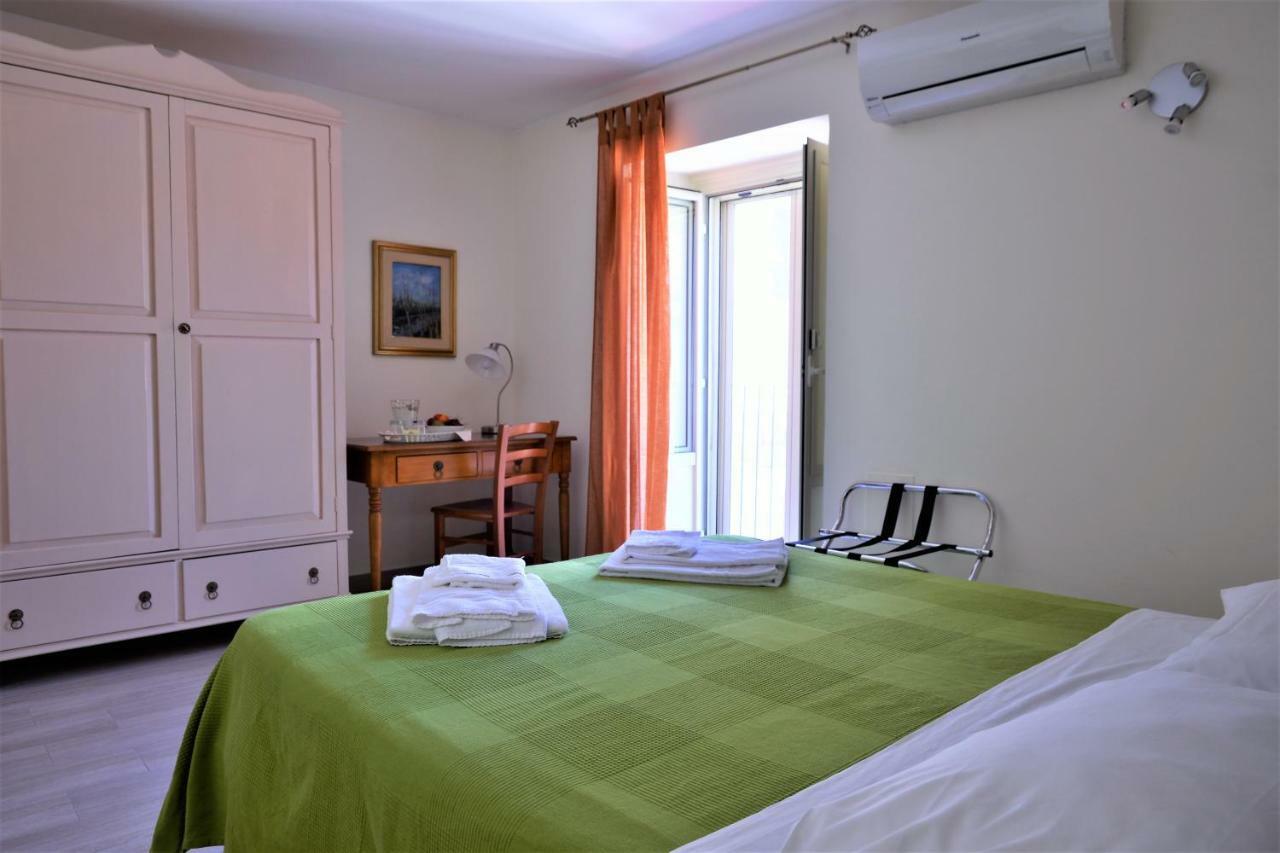 B&B Al Teatro Massimo คาตาเนีย ภายนอก รูปภาพ