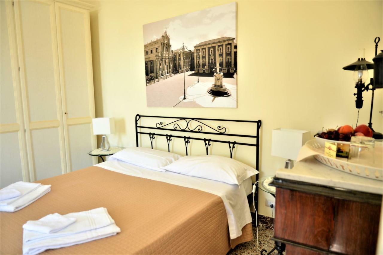 B&B Al Teatro Massimo คาตาเนีย ภายนอก รูปภาพ
