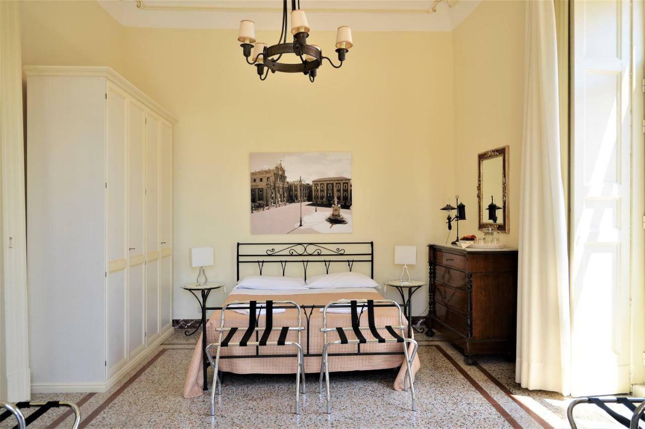 B&B Al Teatro Massimo คาตาเนีย ภายนอก รูปภาพ