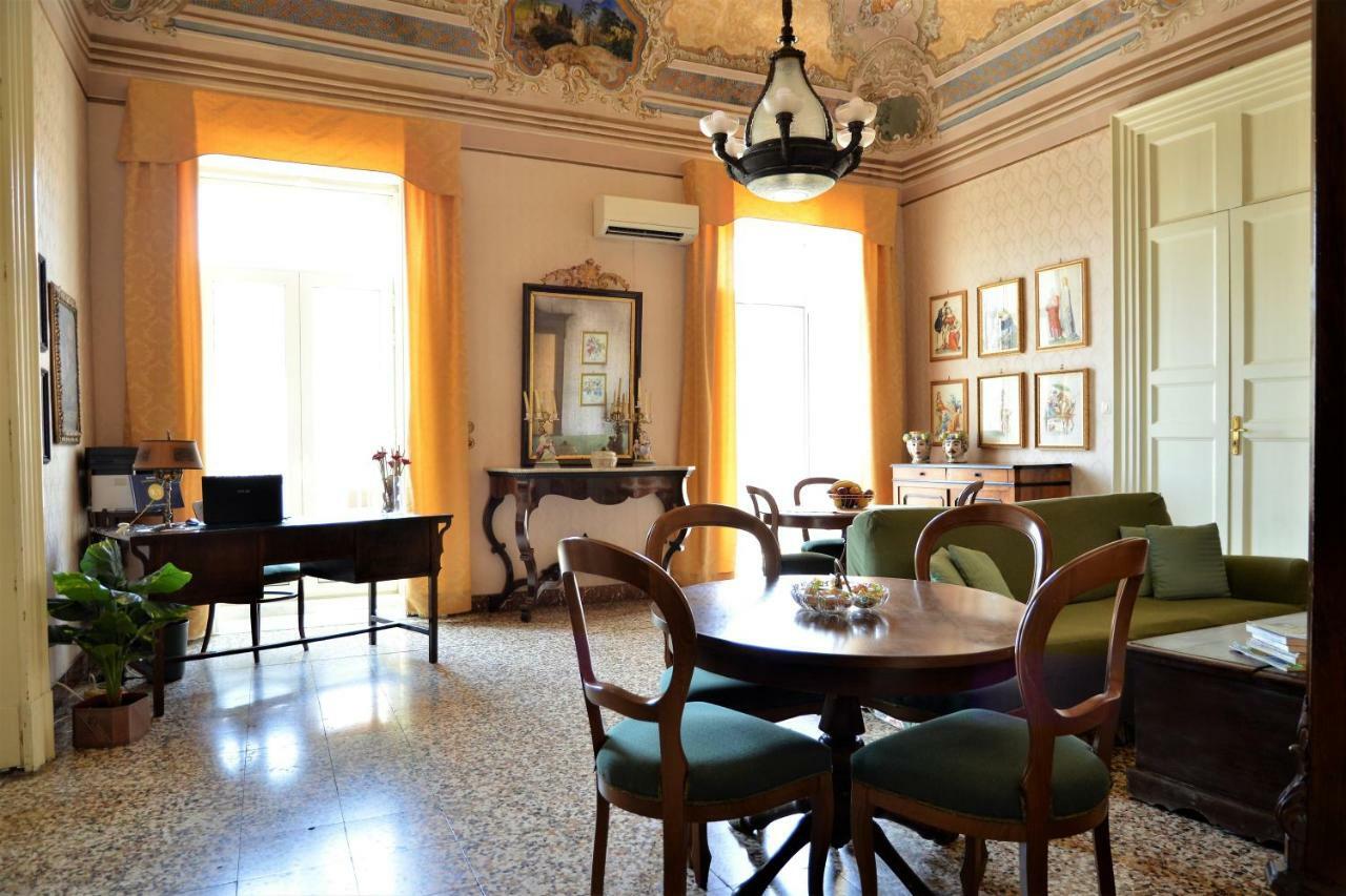 B&B Al Teatro Massimo คาตาเนีย ภายนอก รูปภาพ
