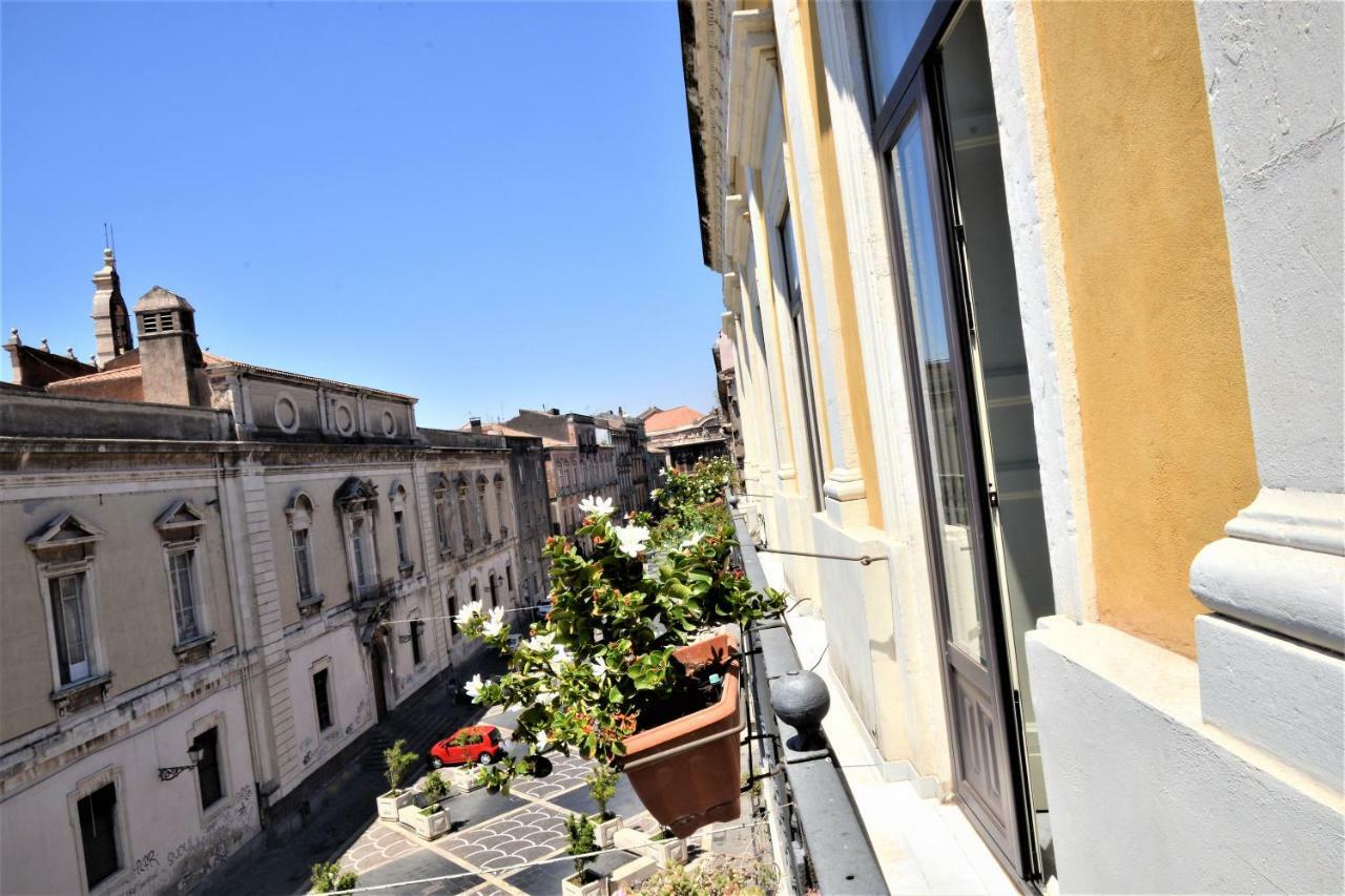 B&B Al Teatro Massimo คาตาเนีย ภายนอก รูปภาพ