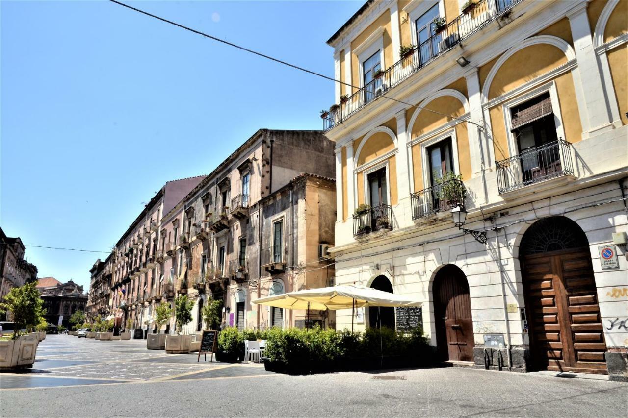 B&B Al Teatro Massimo คาตาเนีย ภายนอก รูปภาพ