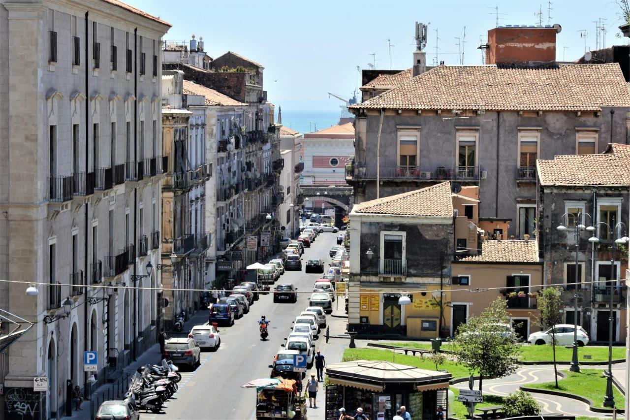 B&B Al Teatro Massimo คาตาเนีย ภายนอก รูปภาพ
